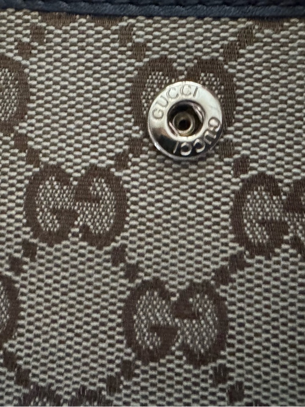 Authenticated GUCCI Brown and Beige Monogram Canvas Card Holder Hardware - Picture 8 of 16